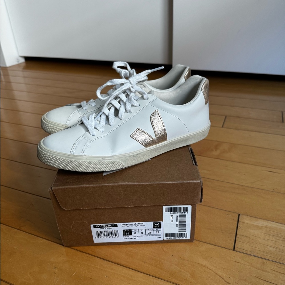 Vera Esplar Logo Leather Low-Top Sneaker